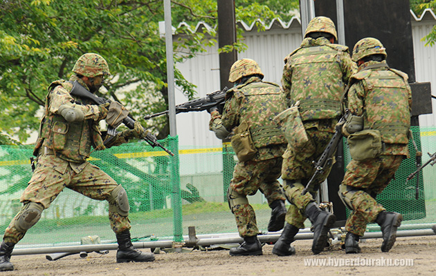 狭い室内でも戦闘