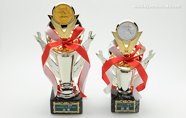 金賞、銀賞の受賞者には記念品を贈呈