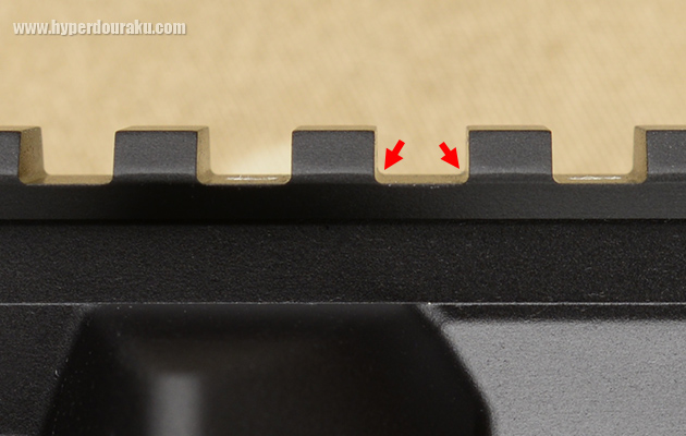 底角面に実銃同様に角が