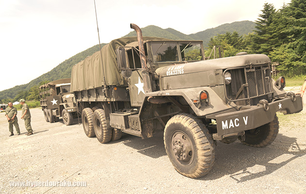 兵員輸送トラック