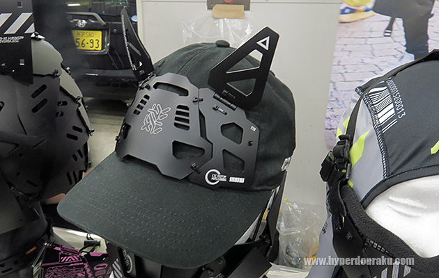 未来的なマスク