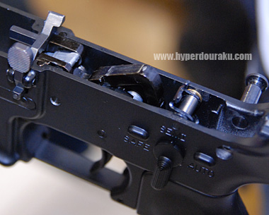 ハンマーをコック