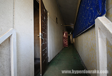 階段を上ると2階へ通じる