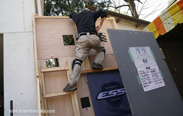 よじ登って撃ったり