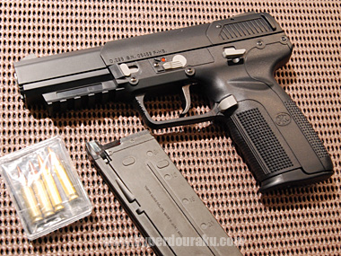 ポリマーフレームとポリマースライドカバー