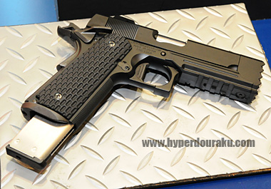 40連マガジンの装着イメージ