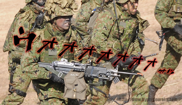 ミニミ軽機関銃を抱え