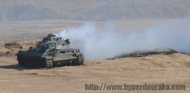 仮想的の74式戦車