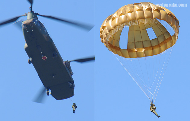 上空のCH-47Jからジャンプ