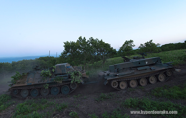 78式戦車回収車を牽引する78式戦車回収車