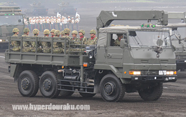 作業装置(クレーン)付の73式大型トラック