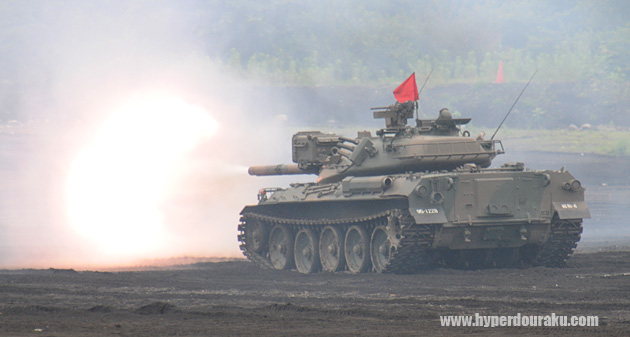 105mmライフル砲を射撃