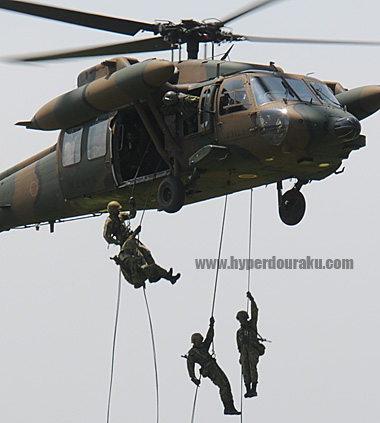 ファストロープで降下