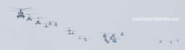 編隊飛行　正面から