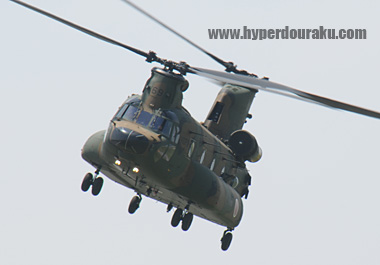 CH-47Jチヌーク輸送ヘリ