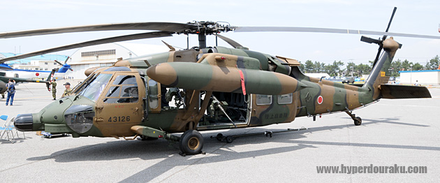 増槽タンク装備のブラックホーク