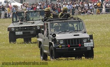 89式小銃を構えて走る