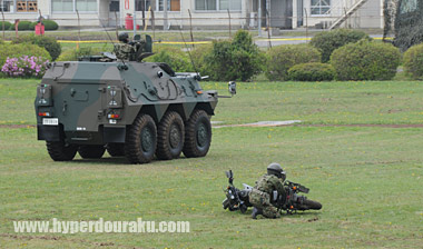 敵陣方向に応戦