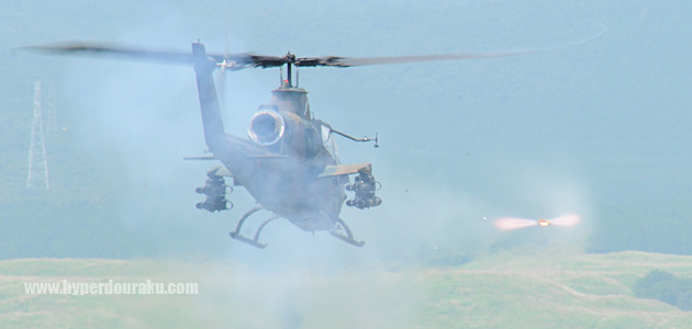AH-1Sコブラ対戦車ヘリコプター　TOW対戦車ミサイル