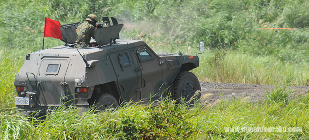 軽装甲機動車　ミニミ軽機関銃