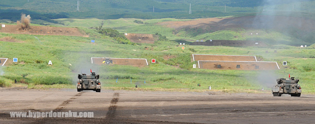 エリコン社の90口径35mm機関砲KDEの射撃