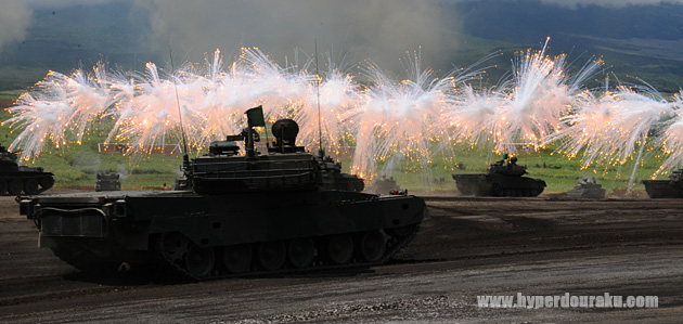 煙幕弾を一斉に発煙