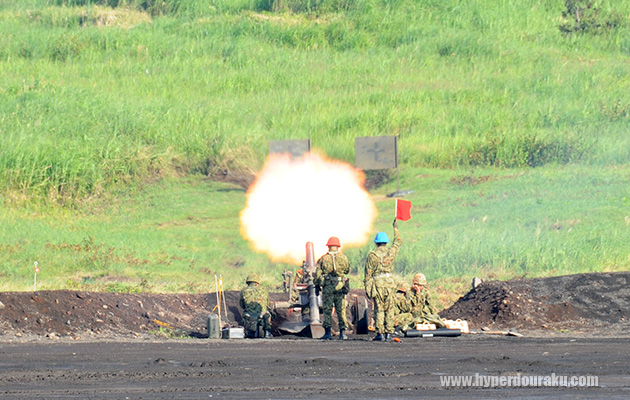 120mm迫撃砲 RTの射撃シーン