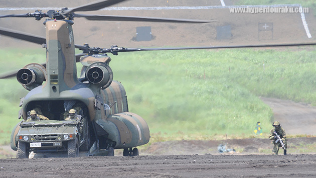 CH-47チヌーク輸送ヘリ