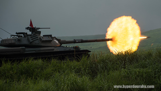 105mm砲弾が砲身から発射された瞬間