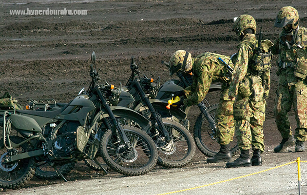 アヒル隊長からお神酒(おみき)をいただく