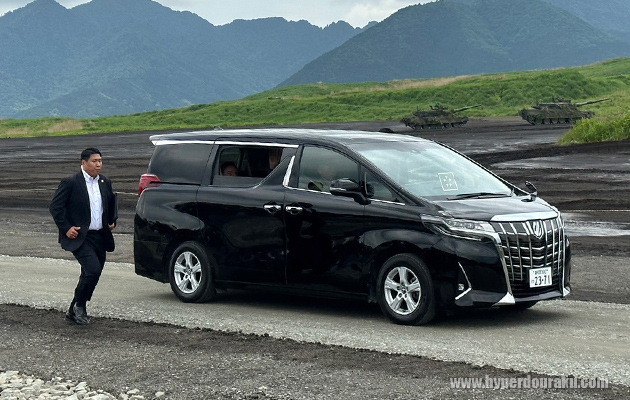 岸田首相の乗る3代目アルファード