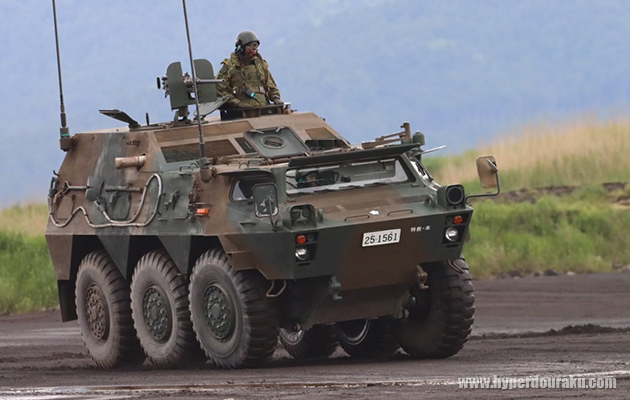 82式指揮通信車