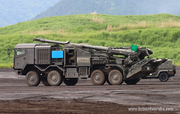 19式装輪自走155mmりゅう弾砲