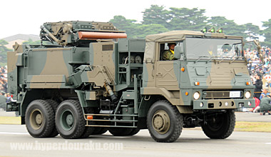 81式短距離地対空誘導弾の射撃統制装置搭載車両