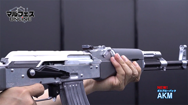 コッキングハンドル