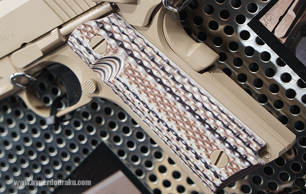 G10グリップをリアルに再現