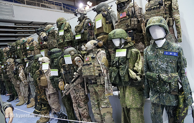 WWIから現代の最新装備