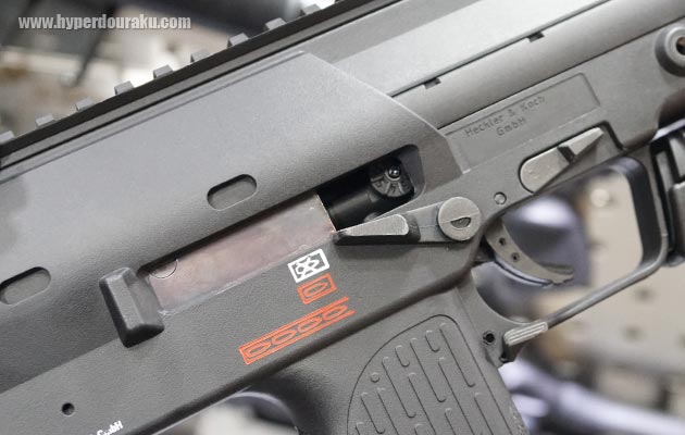 チャージングハンドル