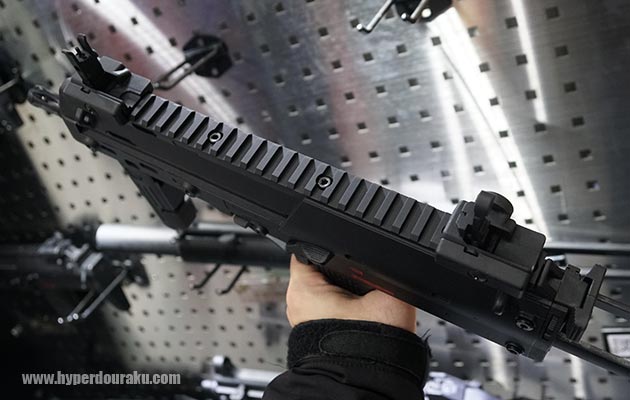 ナイロン樹脂製