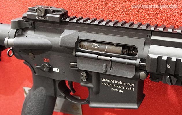 チャージングハンドル