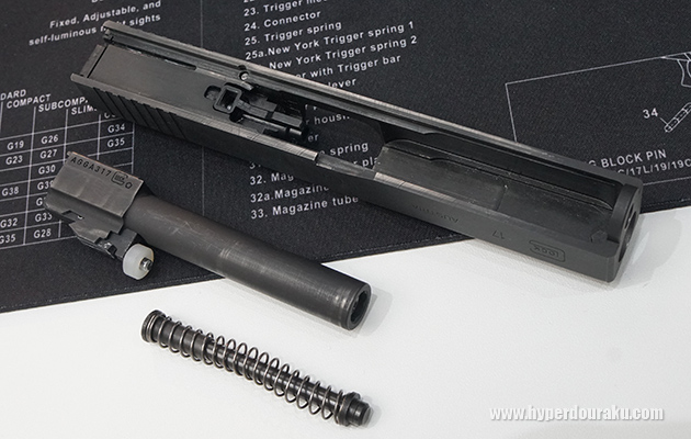 ハンドガンのブリーチに収め