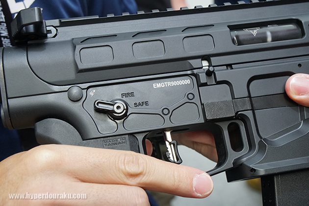 レバーをセーフから一段押し込む