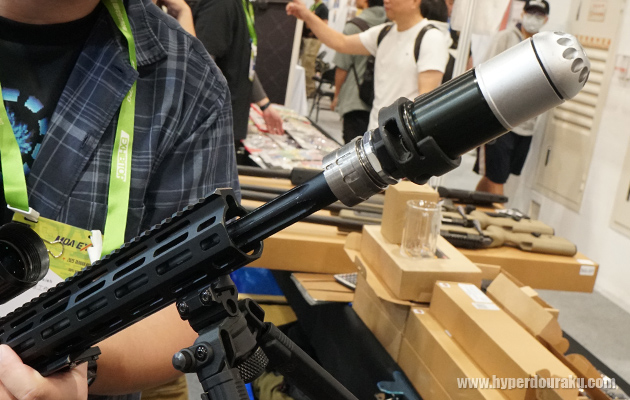 開発中のグレネードランチャー