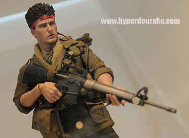 チャーリーシーン演じるクリス・テイラー