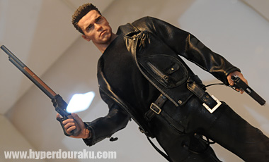 アーノルド・シュワルツネッガー演じるターミネーターT-800