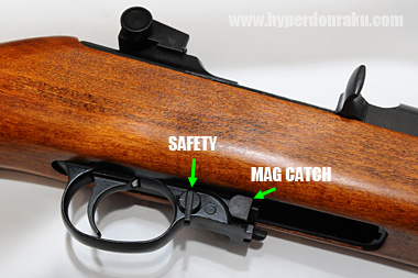 セフティレバー、その前にマガジンキャッチ