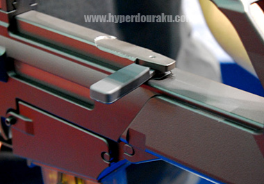 チャージングハンドル