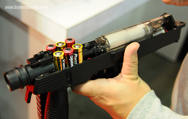 単３乾電池6本で駆動