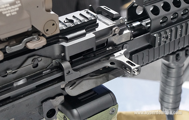 チャージングハンドル