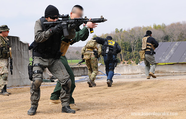 護衛対象を緊急避難